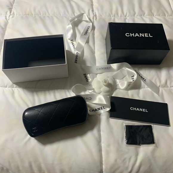 💯% authentic Channel glasses - Picture 3 of 8